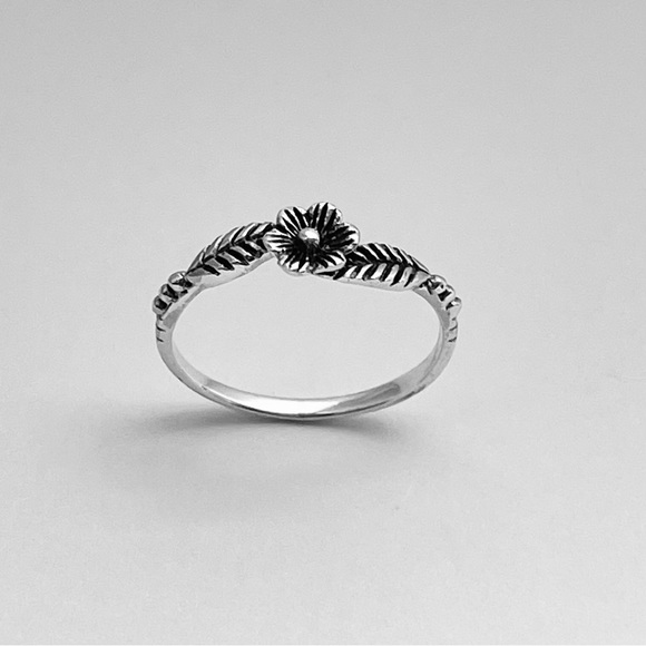 Sterling Silver Minimalist Flower Ring with Leaves, Silver Rings, Leaf Ring - Picture 5 of 13